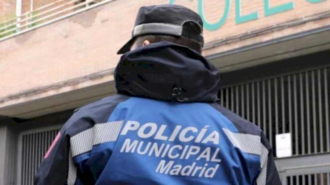 detenido-un-hombre-por-entrar-con-un-cuchillo-en-una-comisaria-de-madrid-y-amenazar-a-los-policias