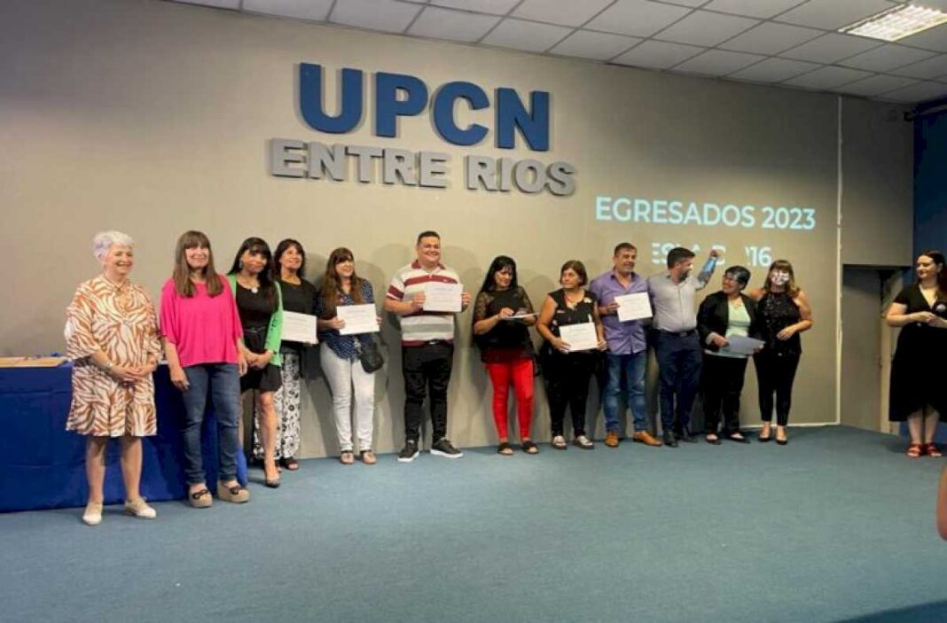 la-escuela-secundaria-de-jovenes-y-adultos-de-upcn-celebro-decimo-aniversario