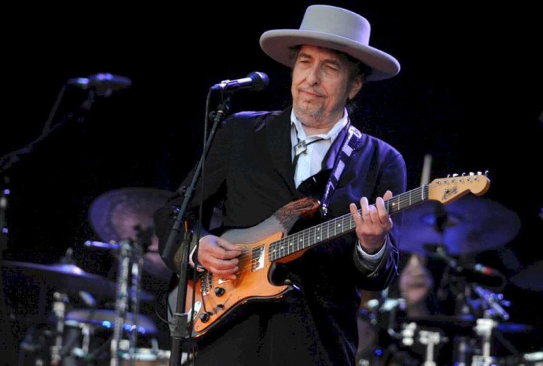 bob-dylan-se-sigue-desprendiendo-de-sus-bienes:-ahora-vende-su-mansion-en-escocia