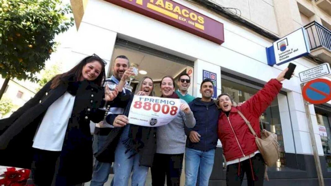 los-estanqueros-de-fernan-nunez-dan-un-gordo-en-el-pueblo-y-un-quinto-en-montilla