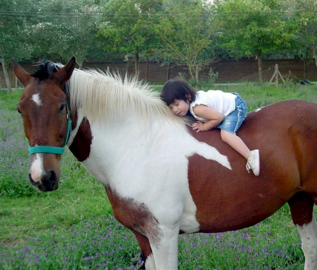 mundos-intimos-tengo-18-anos,-soy-casi-ciega-me-encanta-galopar-y-saltar-a-caballo,-ahi-me-siento-libre,-que-puedo-todo.