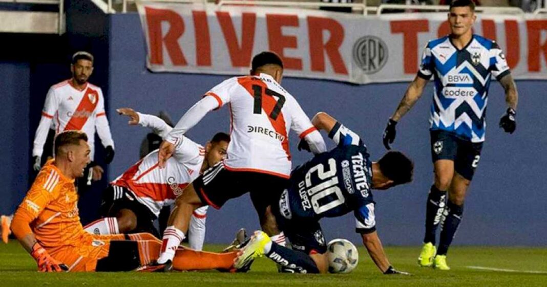 river-vs-monterrey:-por-que-hubo-jugadores-del-equipo-mexicano-que-usaron-una-camiseta-con-tres-digitos