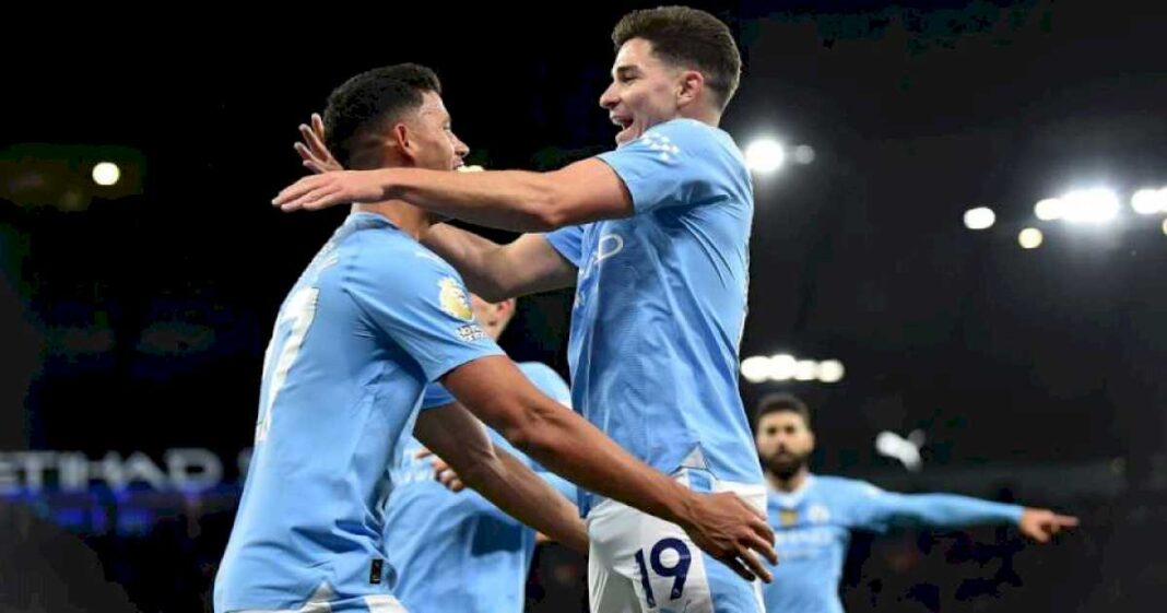 julian-alvarez-marco-un-doblete-en-seis-minutos-con-el-manchester-city-y-festeja-su-cumpleanos-a-lo-grande-en-la-premier-league