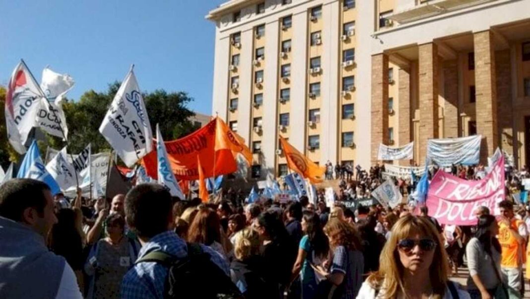 ante-un-ano-que-se-viene-conflictivo,-cordoba-se-suma-a-una-estrategia-exitosa-contra-los-paros-docentes