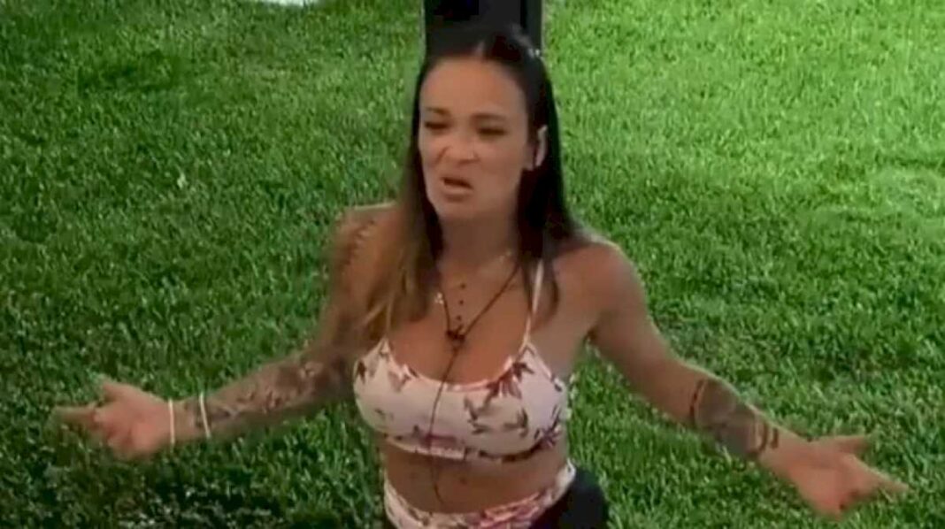 video:-asi-fue-la-tremenda-caida-de-agostina-spinelli-cuando-fue-a-recibir-a-catalina-en-gran-hermano