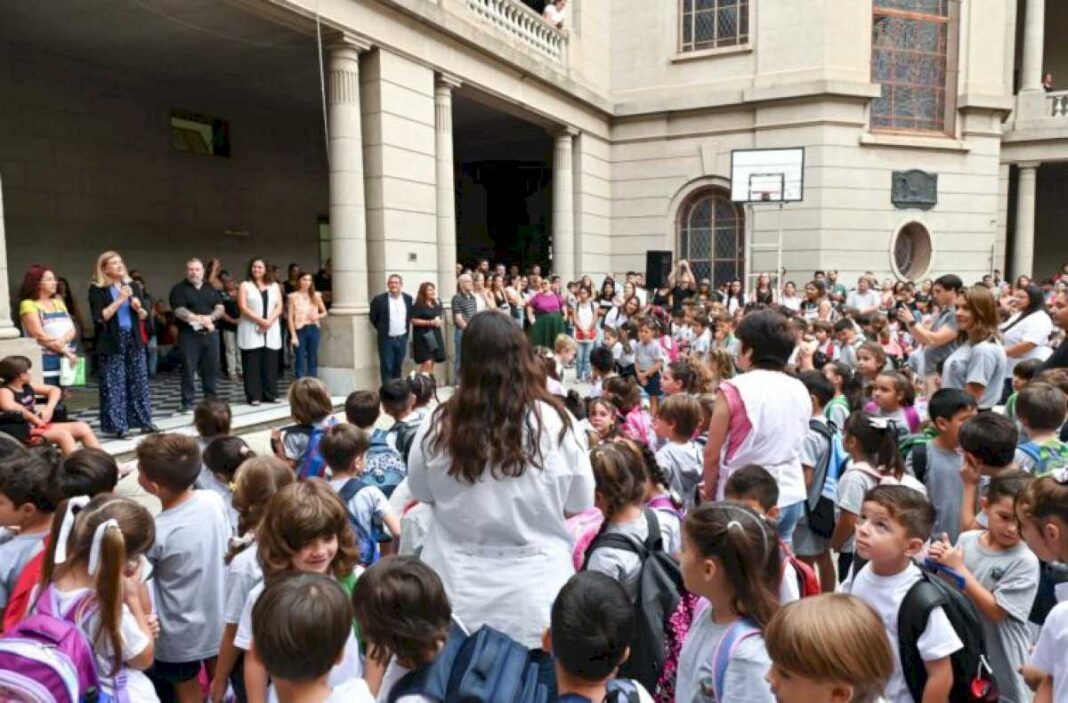 la-intendenta-romero-participo-del-inicio-del-ciclo-lectivo-en-la-escuela-normal