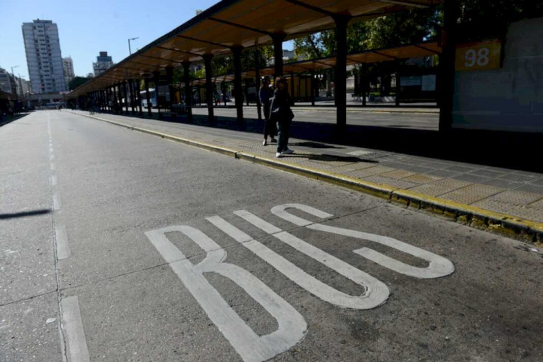 paro-de-colectivos:-caminar,-usar-la-bicicleta-y-un-regreso-a-casa-que-se-espera-complicado