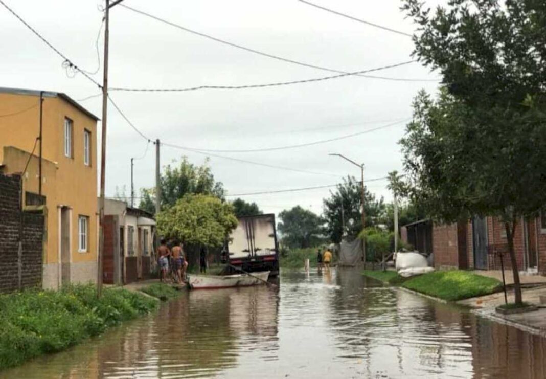 gualeguaychu:-60-evacuados-y-70-familias-autoevacuadas