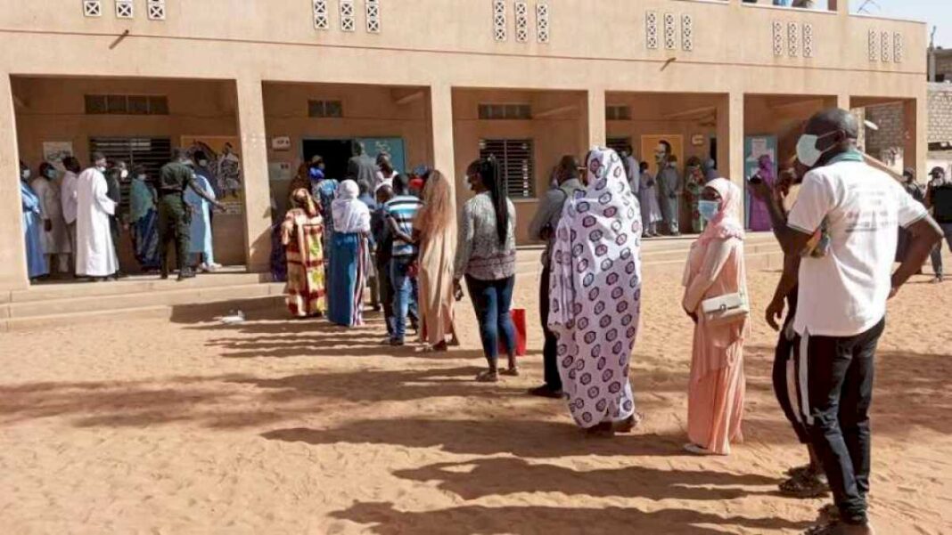 senegal-acude-a-las-urnas-tras-el-terremoto-politico-provocado-por-el-aplazamiento-electoral