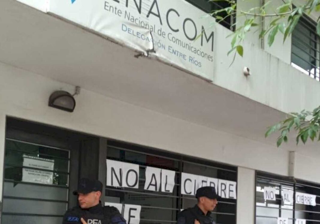 enacom:-comenzaron-a-llegar-telegramas-a-empleados-de-la-delegacion-parana