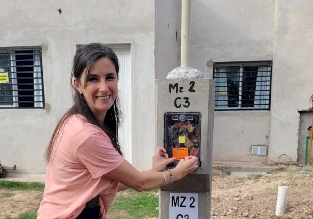 barrios-altos-del-parana:-celebran-la-llegada-de-la-conexion-electrica