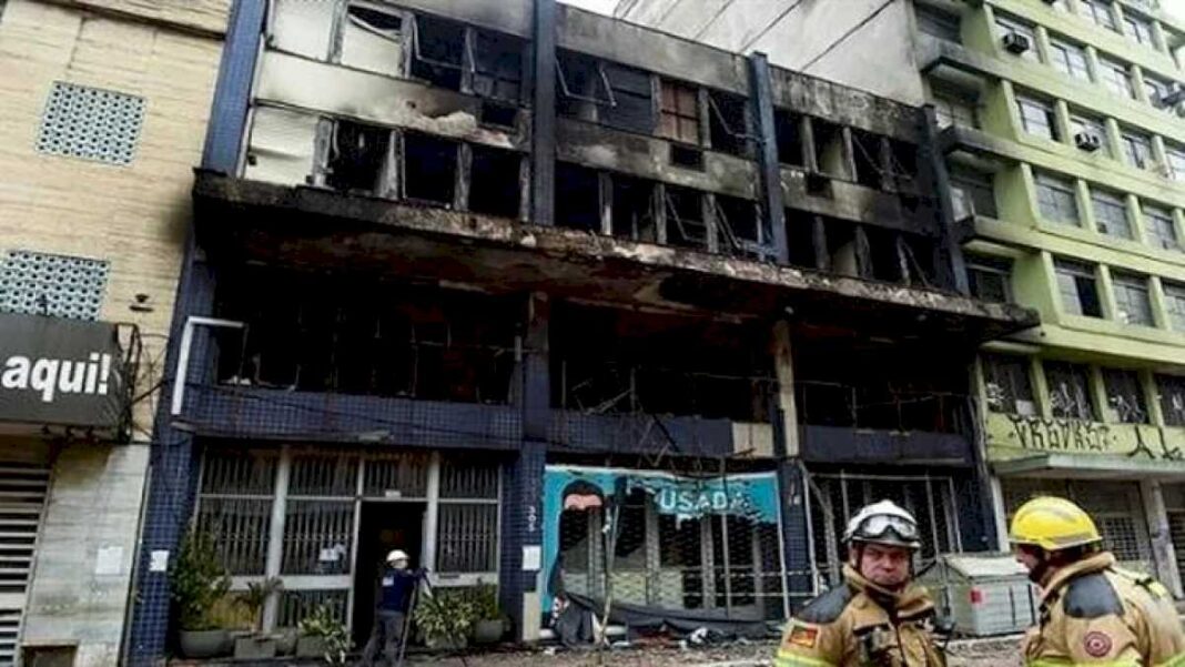 feroz-incendio-en-un-hotel-de-brasil:-al-menos-10-personas-murieron-y-varias-resultaron-heridas