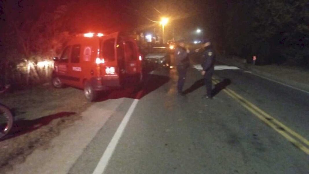 tragedia-en-las-sierras-de-cordoba:-dos-chicos-en-moto-murieron-al-chocar-con-un-auto