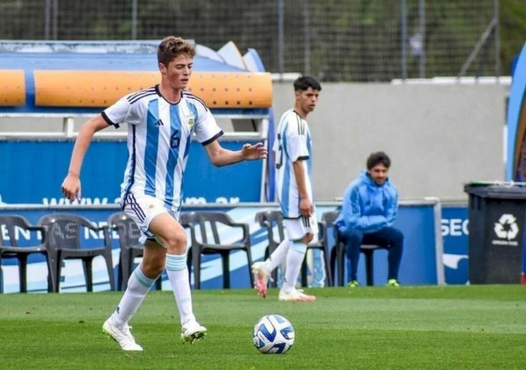 el-nuevo-europibe-que-firmo-su-primer-contrato-con-el-real-madrid-y-se-entrena-con-la-seleccion-argentina-en-ezeiza