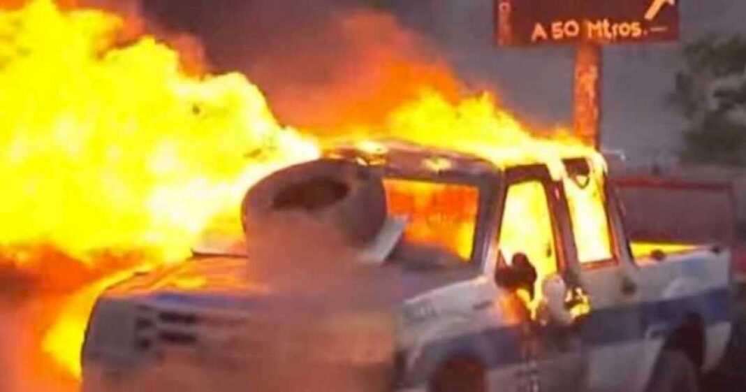 graves-incidentes-en-una-protesta-por-el-crimen-de-un-repartidor-en-tres-de-febrero:-incendiaron-un-patrullero-y-tres-autos-en-plena-avenida