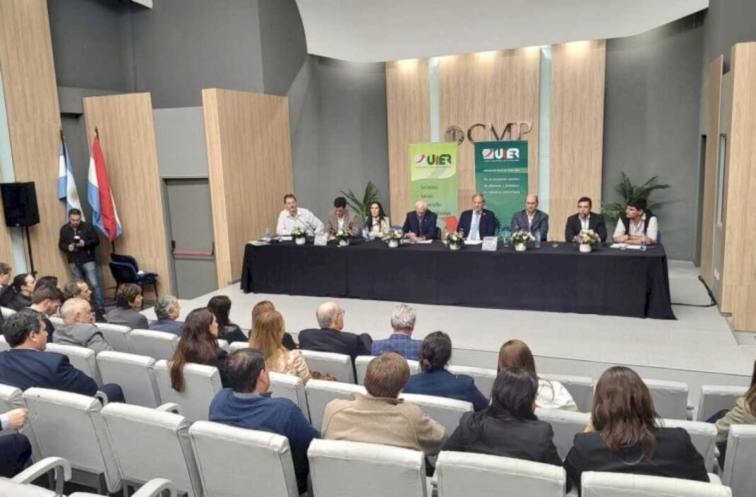 ante-funcionarios-de-frigerio,-la-industria-planteo-las-demandas-del-sector