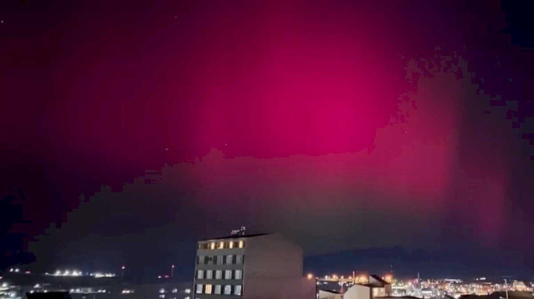 video:-asi-se-forman-las-espectaculares-auroras-australes-que-se-vieron-en-ushuaia