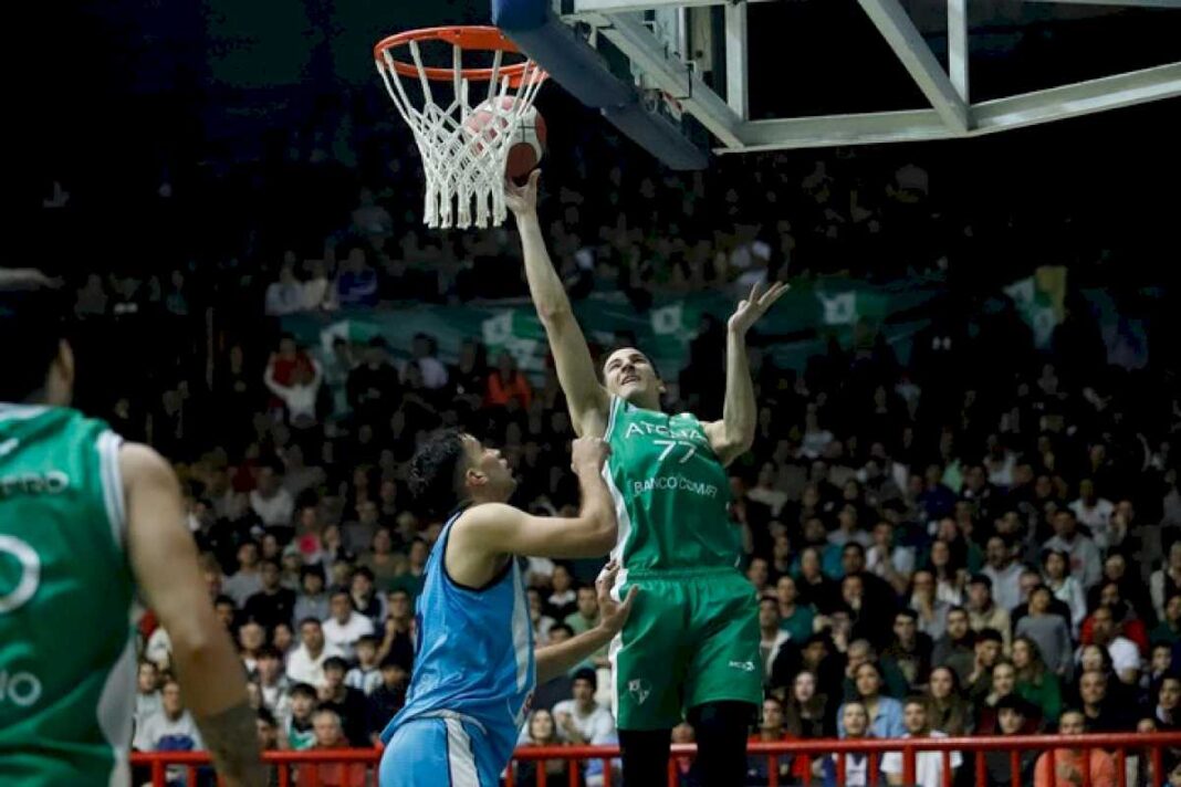 el-retorno-del-rey:-atenas-de-cordoba-saco-a-relucir-su-historia-y-volvio-a-la-liga-nacional-de-basquetbol