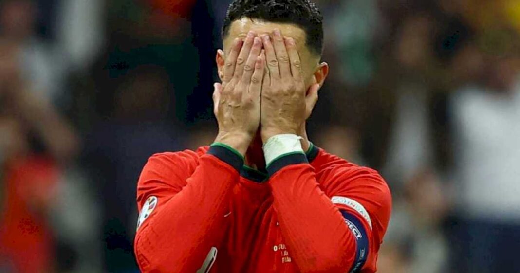 el-llanto-de-cristiano-ronaldo-tras-errar-el-penal-que-podria-haber-definido-el-pase-a-cuartos-frente-a-eslovenia