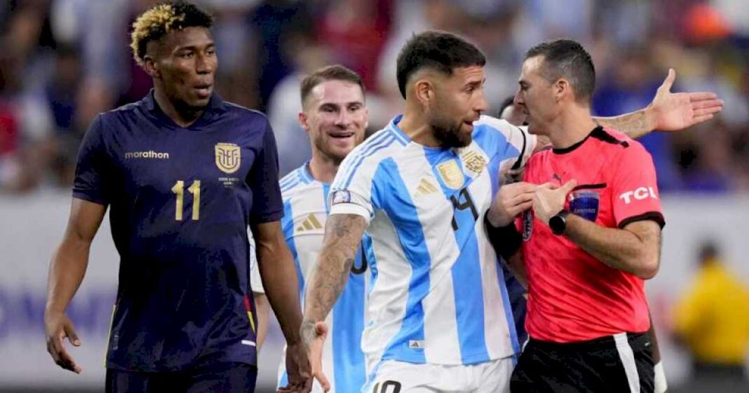 se-difundio-el-audio-del-var-con-la-polemica-en-argentina-vs-ecuador:-el-posible-offside-en-el-gol-que-provoco-el-drama-de-los-penales