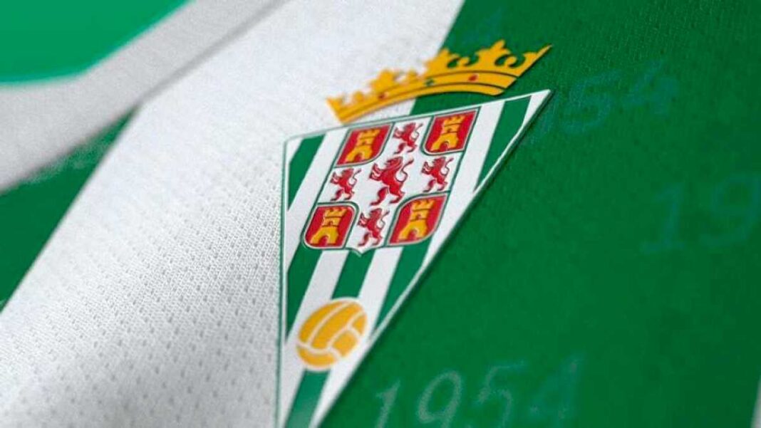 el-cordoba-cf-y-su-nueva-camiseta:-apuesta-clasica-y-un-guino-a-su-historia