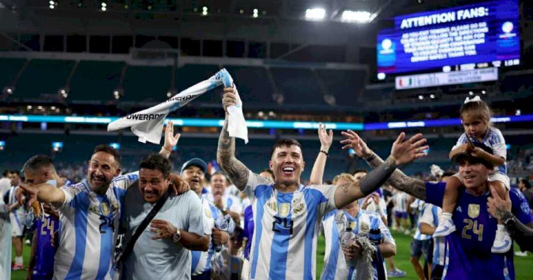 la-federacion-francesa-denunciara-a-los-jugadores-de-la-seleccion-argentina-por-un-canto-xenofobo-que-se-escucho-en-los-festejos-tras-ganar-la-copa-america