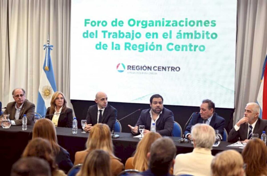 la-region-centro-relanzo-el-foro-de-organizaciones-del-trabajo