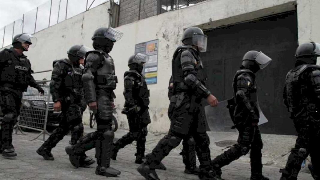 tres-policias-ecuatorianos-mueren-en-un-tiroteo-contra-una-banda-criminal