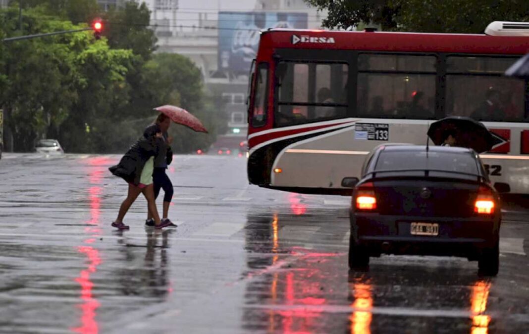 alerta-por-ciclogenesis-para-la-ciudad-y-el-conurbano:-se-esperan-fuertes-vientos,-frio,-lluvia-y-crecida-del-rio