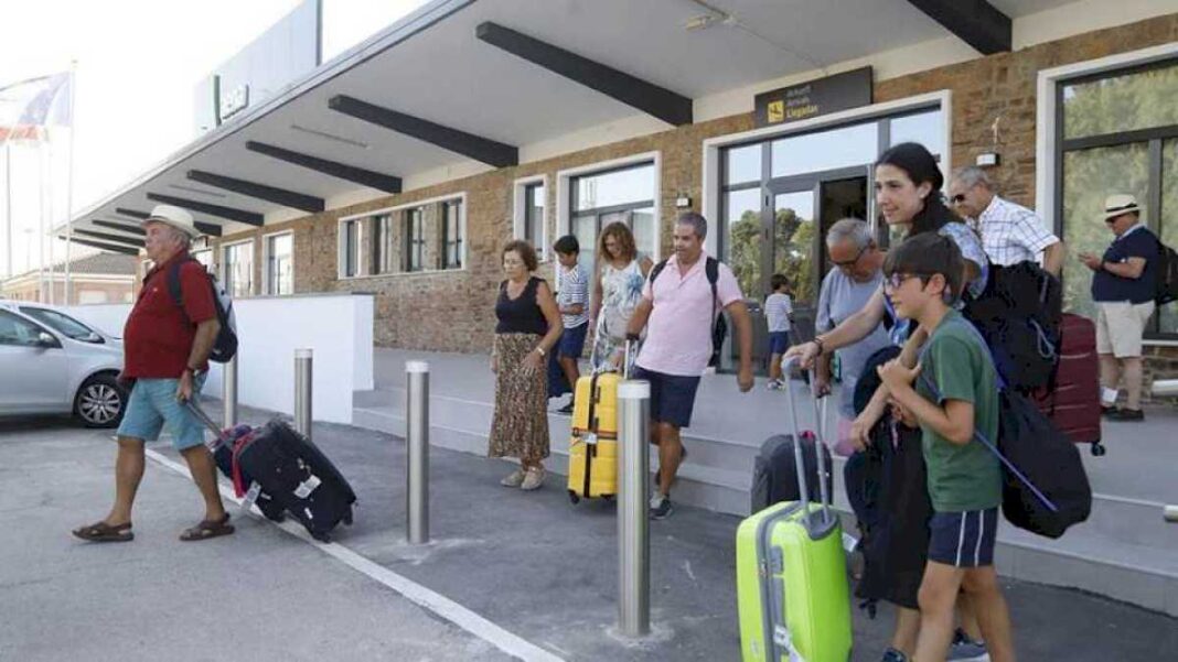 el-ultimo-vuelo-desde-gran-canaria-al-aeropuerto-de-cordoba,-en-imagenes