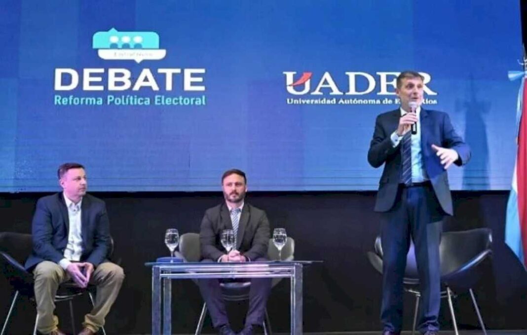 uader-realizo-en-concordia-el-segundo-encuentro-del-ciclo-sobre-la-reforma-politica-electoral