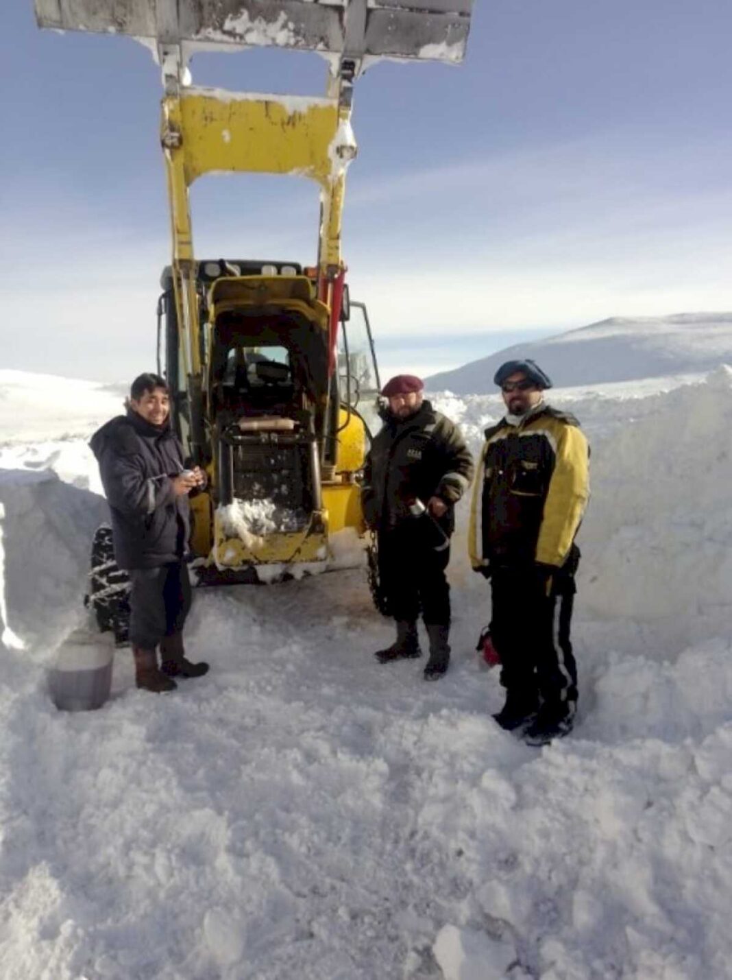 curiosidades-de-la-primera-comuna-libertaria-de-argentina:-el-intendente-es-peon-rural,-no-pagan-impuestos-y-estuvieron-varios-dias-aislados-por-la-nieve