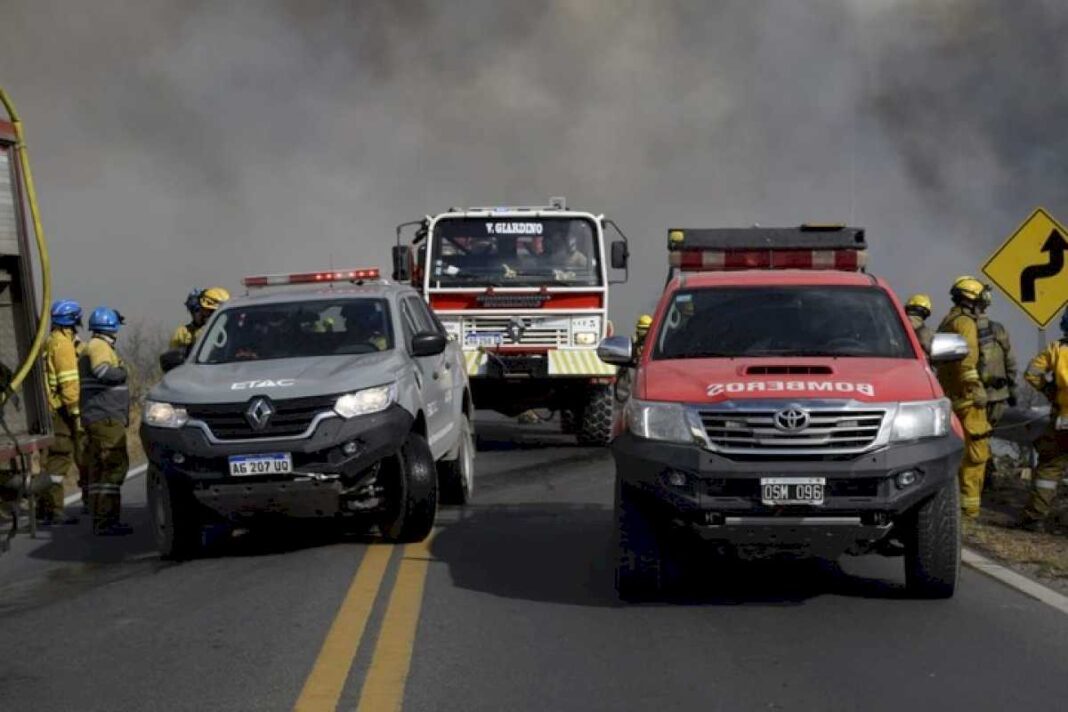 incendios-en-cordoba:-evacuaciones,-casas-quemadas-y-el-mapa-en-rojo-que-vislumbra-una-jornada-con-riesgo-extremo