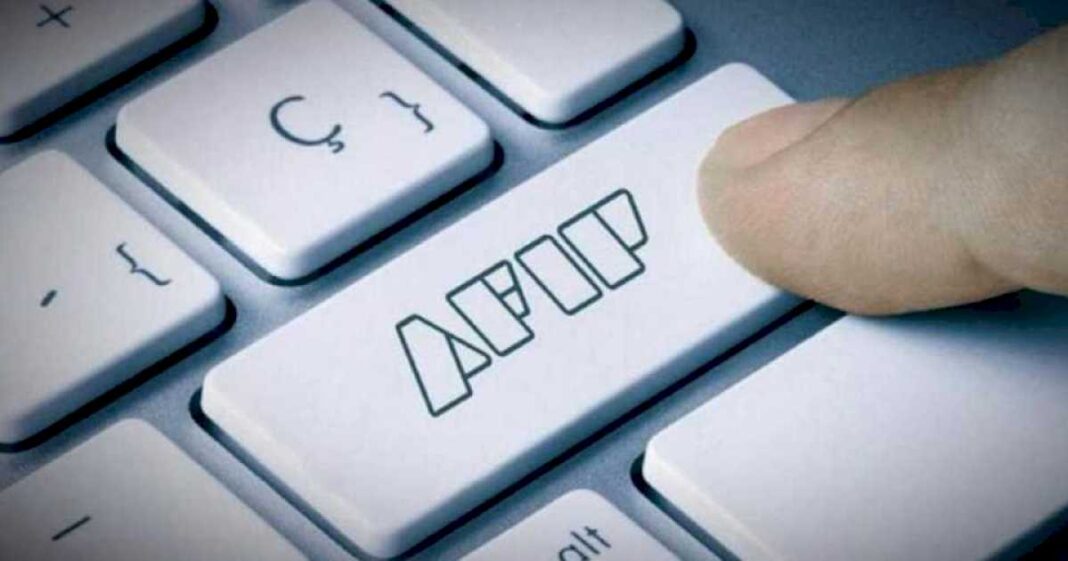 afip-pone-en-marcha-el-blanqueo-laboral:-cuales-son-los-requisitos-para-ingresar-y-que-beneficios-tendran-empleadores-y-empleados