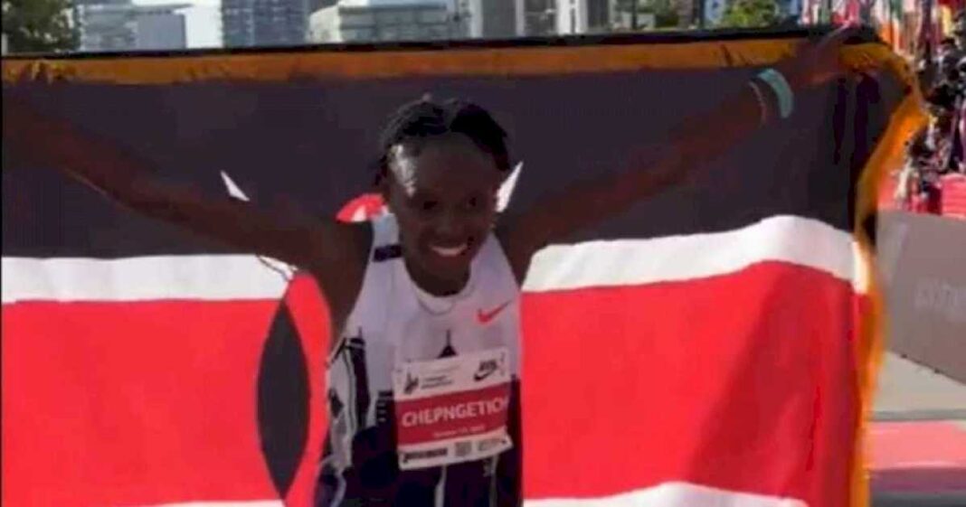 ruth-chepngetich-cumplio-su-promesa-y-gano-el-maraton-femenino-de-chicago-con-un-brutal-nuevo-record-mundial