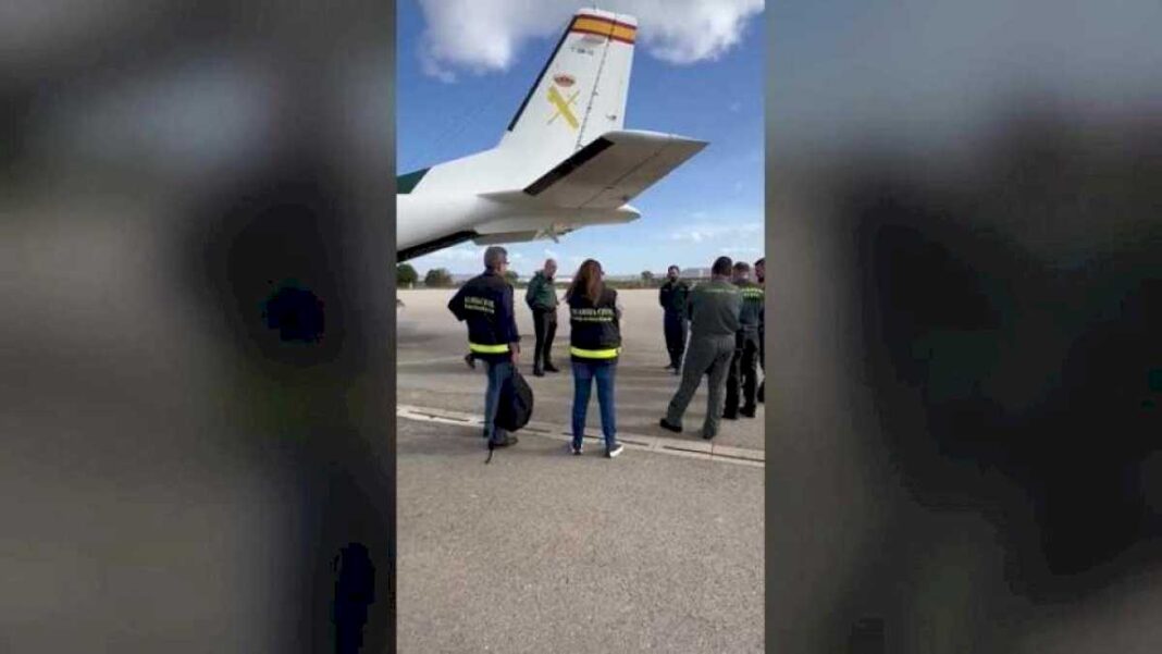 el-acceso-a-los-cuerpos-atrapados-en-los-coches-ralentiza-la-recuperacion-de-los-cadaveres-en-valencia